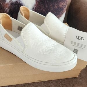 UGG Wonens Cream Slip-On Loafers